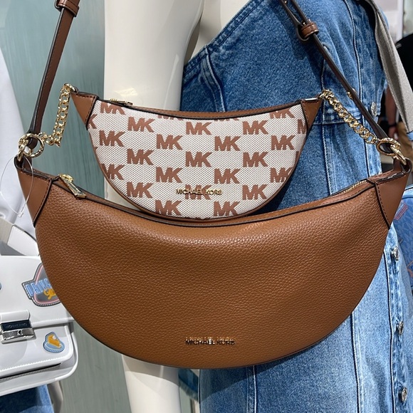 MICHAEL KORS Hollis Medium 2-in-1 Pebbled Leather and Logo Jacquard Shoulder Bag - Picture 6 of 16